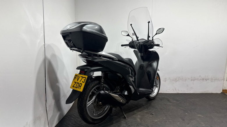(23MY) Honda SH125i with Top Box
